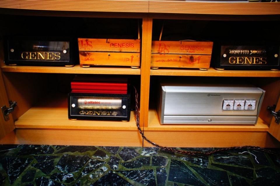 後級車用 AB類擴大機負責中及左右聲道.jpg