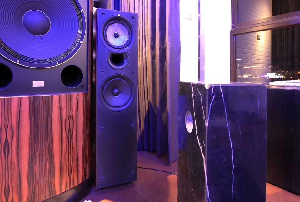 KEF Q55.JPG