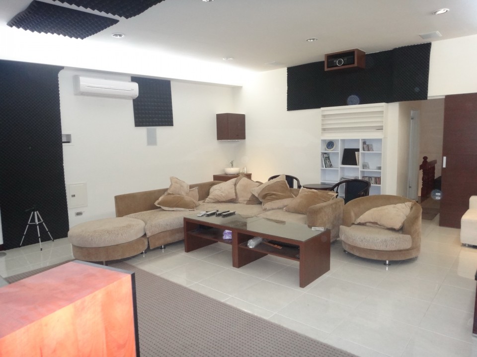 視廳室後段全景