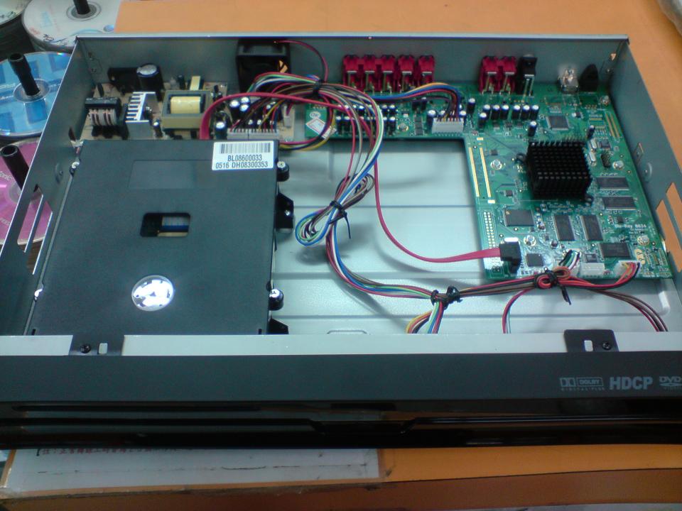 當然要拆起來看一下裡面的東東囉