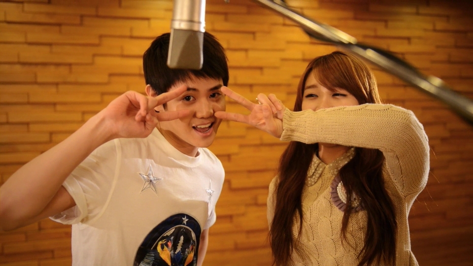 耀燮 (Beast) & 恩地 (A Pink) - Love Day (Bugs!)1080P.mp4_000223056.jpg