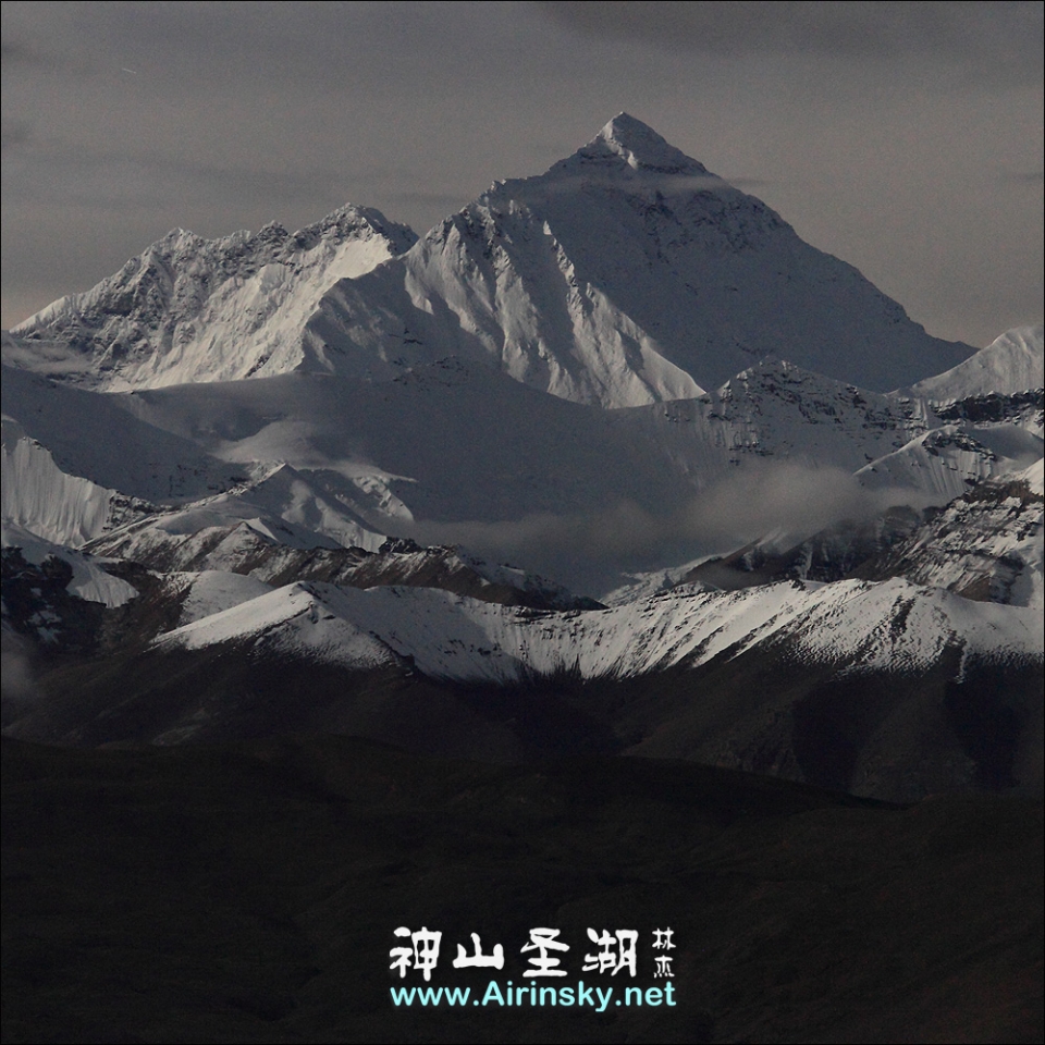 Mount.Everest_www.Airinsky.net.jpg