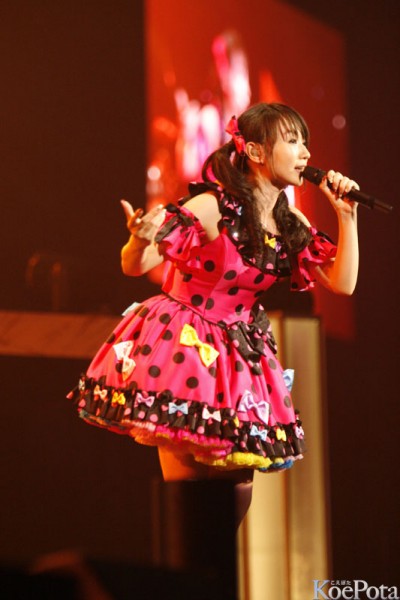 水樹奈々2.jpg