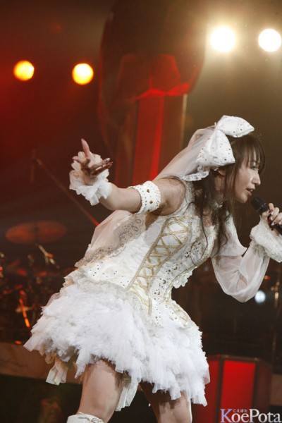 水樹奈々5.jpg