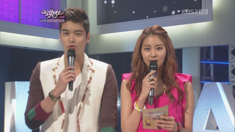 Music Bank MC fr HQ FS Apr 20.JPG