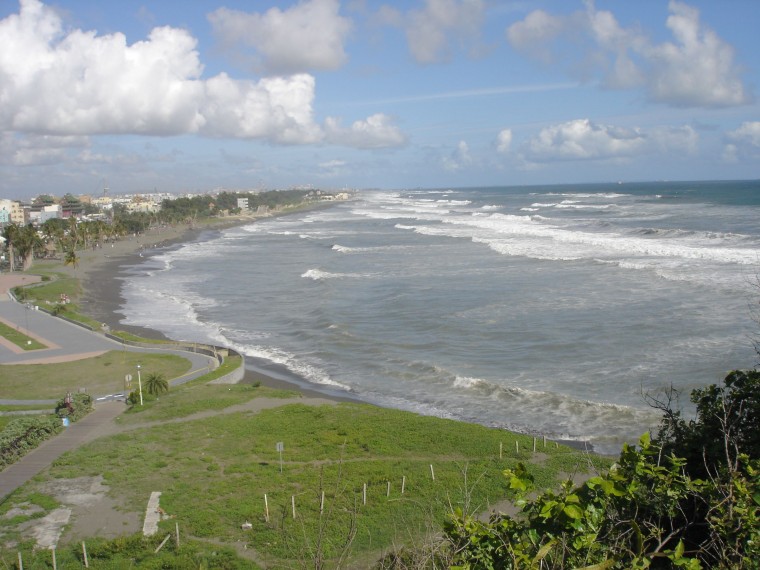 沒有沙灘的旗津海岸