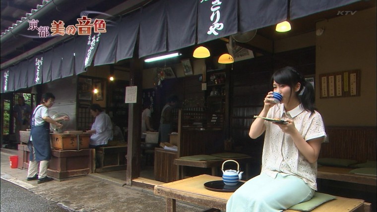 横山由依（ＡＫＢ４８）がはんなり巡る　京都・美の音色9.jpg