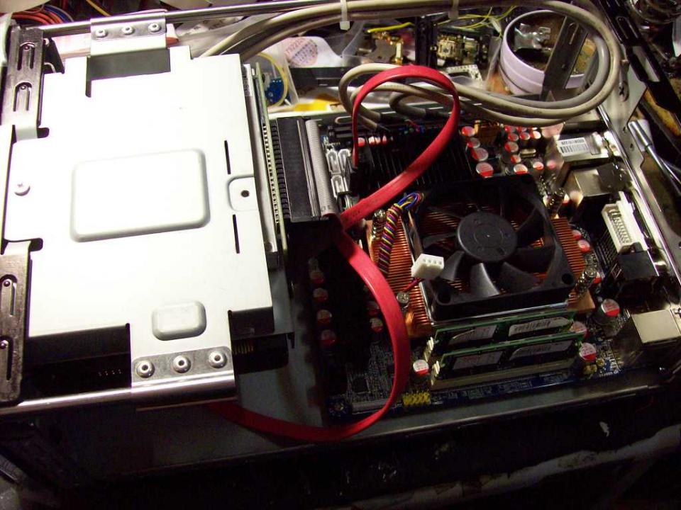 組裝中的HTPC