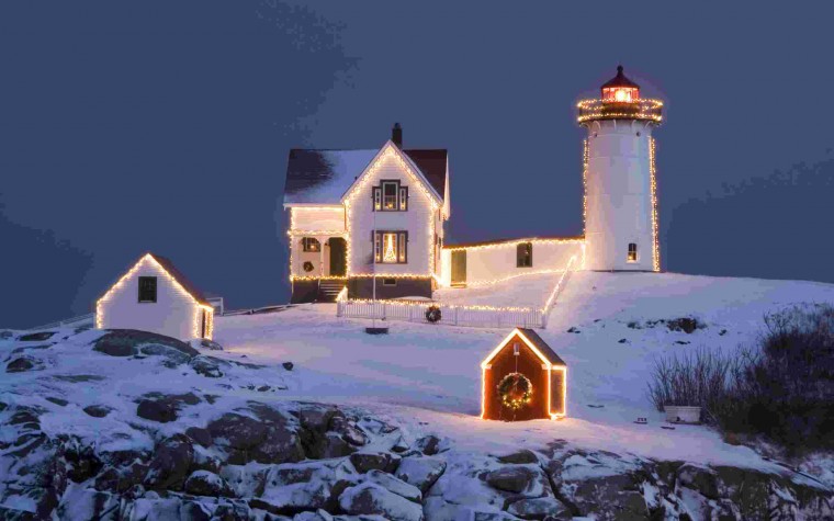01437_christmaslighthouse_2560x1600.jpg