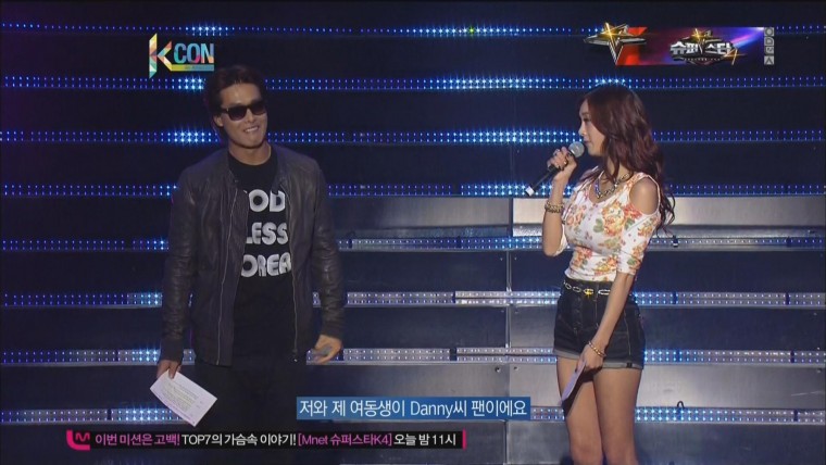 121028 지나MC컷   남자아이돌 [K-con 2012 in America].jpg