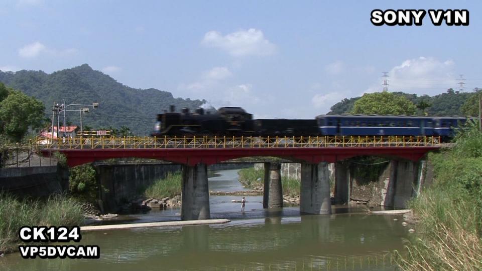 CK124_07.jpg
