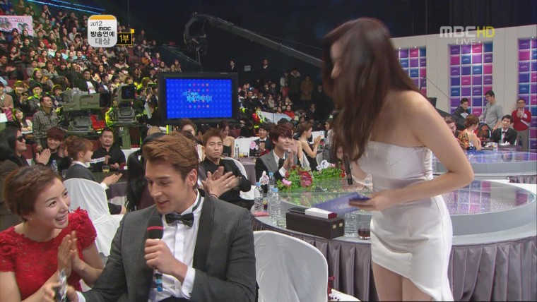 [12.12.29] MBC연예대상 1부 강소라편집.ts03.jpg