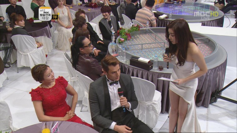 [12.12.29] MBC연예대상 1부 강소라편집.ts04.jpg