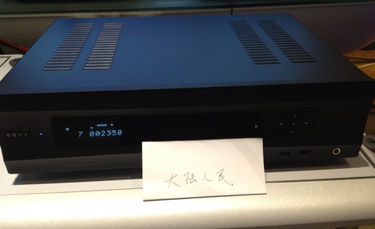 机顶多了4排散热孔