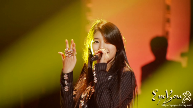 121113 열린음악회 미쓰에이 수지 직캠 by EyeYou.png
