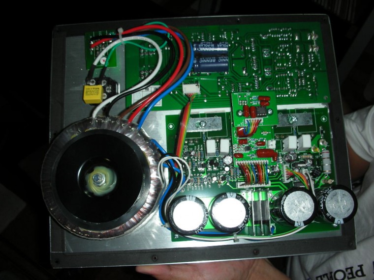 要剪掉與單體連接的電線4條才可拿去改電阻