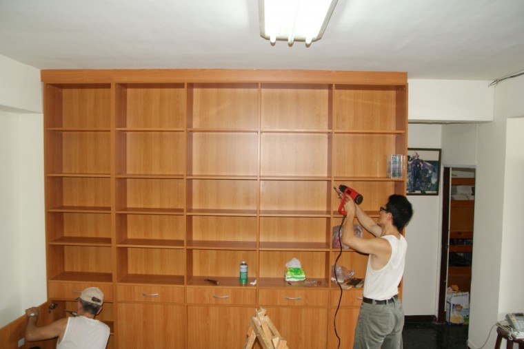 客廳裝潢中(書櫃).jpg