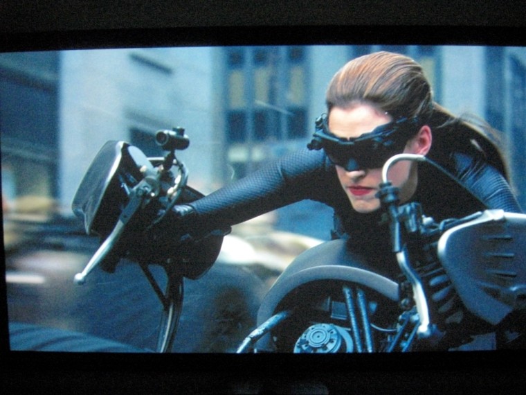 藍光畫面翻拍，小弟不大會拍投影畫面，相機是JVＣ的消費機，所以可能傷到各位專業攝影網友的眼睛，不好意思 ...