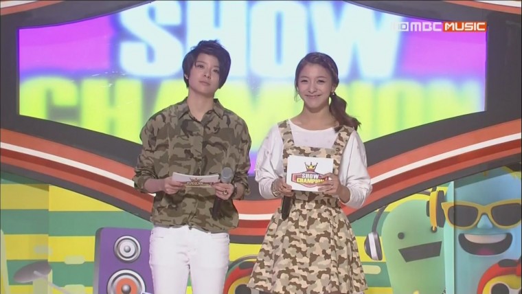 130327_MBC_Music_쇼챔피언_Amber_&_Luna_cut_[fx2you.net][19_32_08].JPG