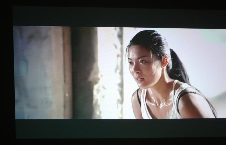 先由D-Sub播放影片4