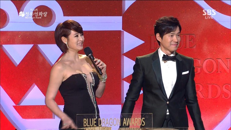 131122 제34회 청룡영화상 시상식 2부 MC 김혜수.ts.jpg