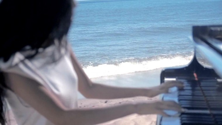 曲婉婷 - 爱的海洋 MV.YTB官方版.1080p[(001750)18-25-20].JPG