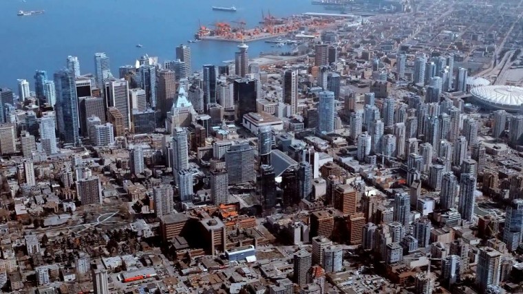 曲婉婷 - 爱的海洋 MV.YTB官方版.1080p[(002290)18-25-38].JPG