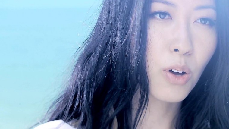 曲婉婷 - 爱的海洋 MV.YTB官方版.1080p[(001260)18-25-04].JPG