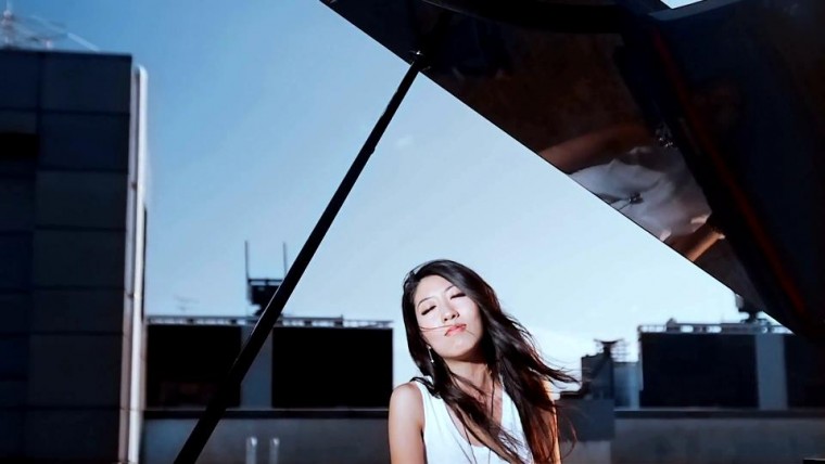 曲婉婷 - 爱的海洋 MV.YTB官方版.1080p[(004615)18-26-56].JPG