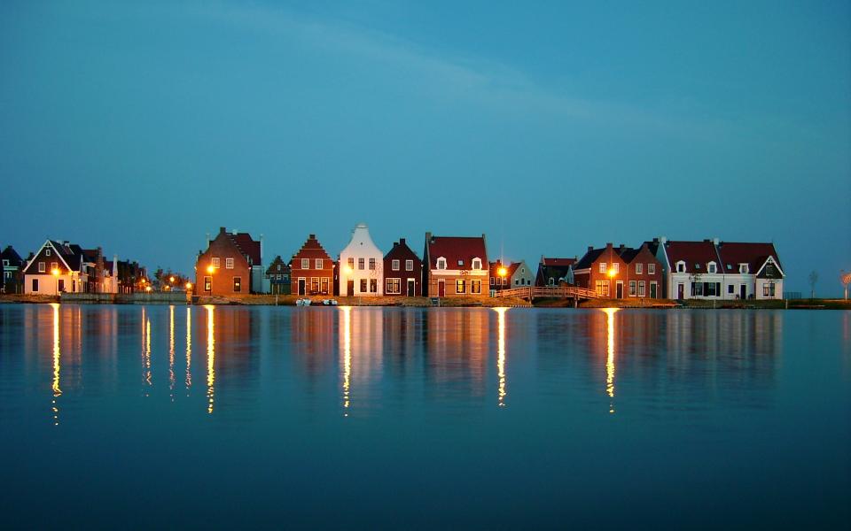 11esontown_1920x1200.jpg