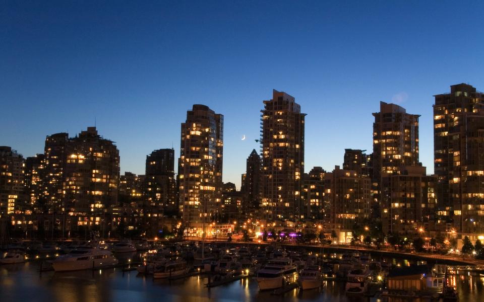 19downtownvancouvertwilight_192.jpg