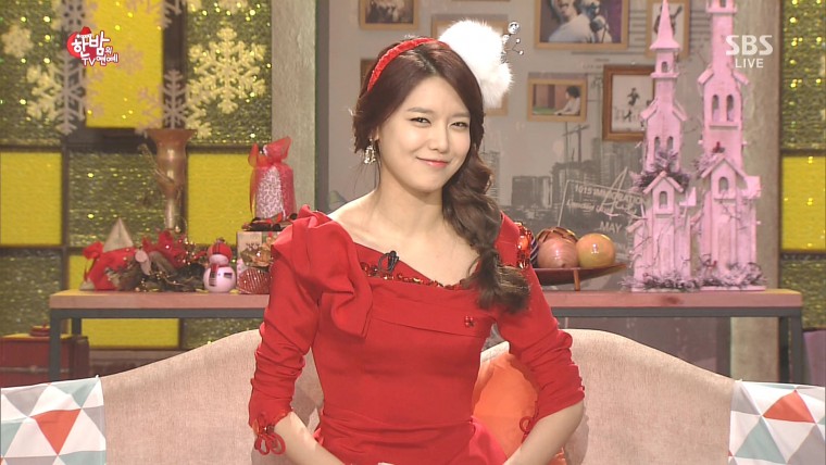 한밤의 TV연예 E442 131225 수영 MC Cut 1080i HDTV MPEG2-RAiN.ts_20131226_010649.3.jpg