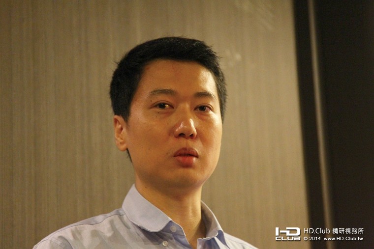 LEON版主負責主持此次體驗會，帥氣十足的樣貌，加上充足資料的準備；讓大家能充分明瞭KD-65K9000B的特性，  ...