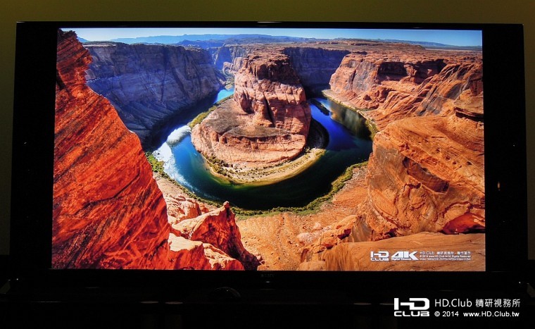 【馬蹄灣】壯闊的景色，頗令人神往。清澈湛藍的科羅拉多河與紅褐色的岩壁相映成趣。 ... ...