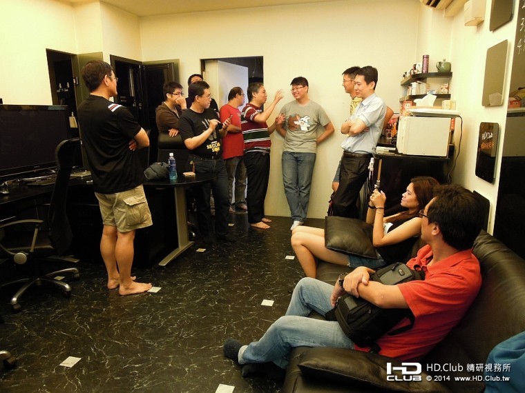 中場休息時間，大家興高采烈持續討論，真是歡樂無比。