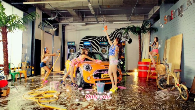 004[FOX][精緻中字][MV] Girls Day - Darling [動態光暈特效版][散發涼夏清爽般的魅力.jpg