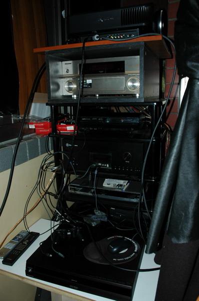 全部都是黑的器材...