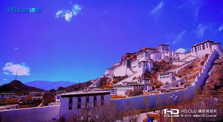 西藏的布達拉宮，是一座規模宏大的宮堡式建築，氣勢頗為雄偉。