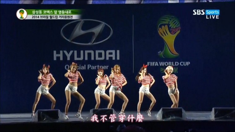 004[FOX][精緻中字][LIVE] AOA - Miniskirt 迷你裙 [140623 SBSSports][世界盃街頭應.jpg