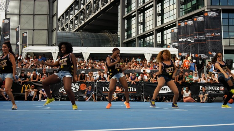 [4K高清演示片] 街头花式篮球ShutUpAndPlay.Berlin.H265.ts_000130.525.jpg