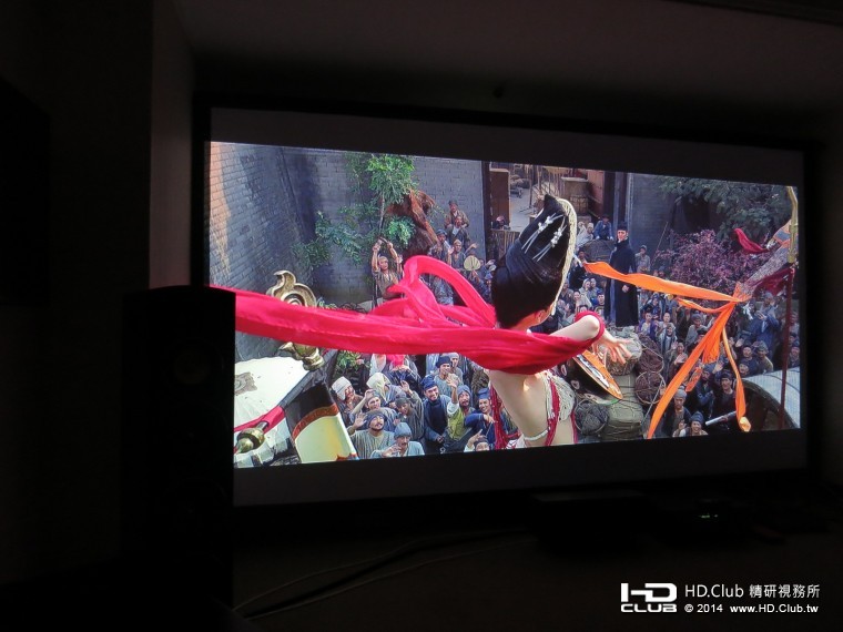 angelababe和前面那個人景深拉的很開