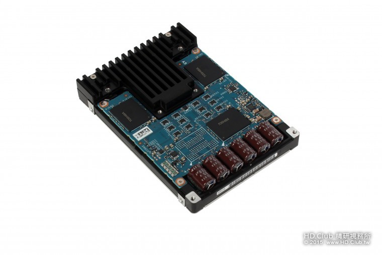 3.TOSHIBA推出全新企業級固態硬碟第三代PX系列產品圖 (右側).jpg