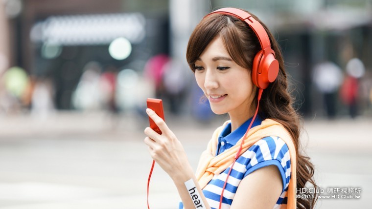 3.h.ear on耳罩式耳機（MDR-100AAP）以顯目獨特的繽紛色彩、一體成型無多餘線條的俐落.jpg