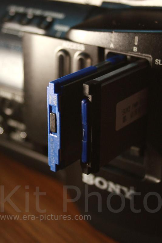 左边为Sony SxS卡