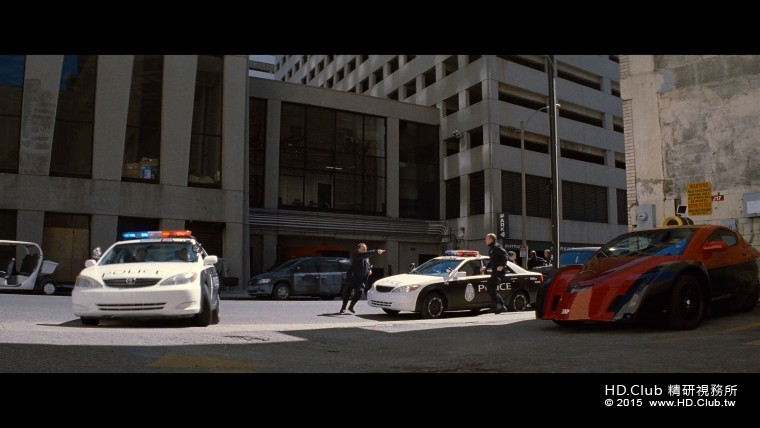 Looper(迴路殺手)2012.2160p-003.jpg