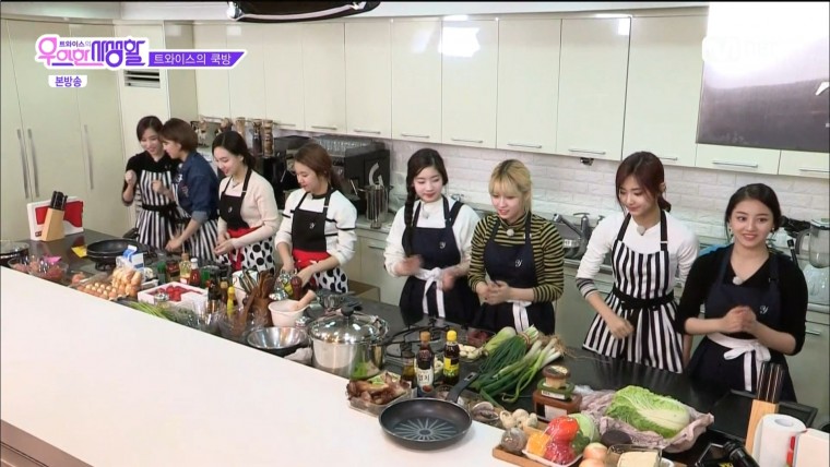 160322.Mnet.트와이스의 우아한 사생활.e4.HDMI.1080i.by.Shaytyen.ts_20160325_16441.jpg