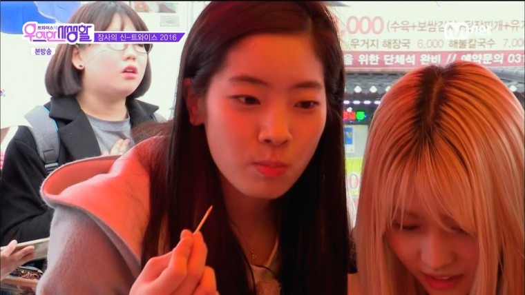 160322.Mnet.트와이스의 우아한 사생활.e4.HDMI.1080i.by.Shaytyen.ts_20160325_16445.jpg