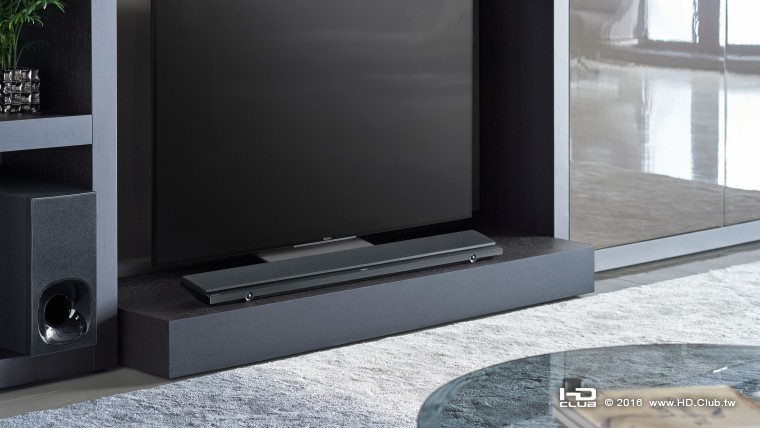 圖4)HT-NT5纖薄的機身設計，搭配電視平置擺放或壁掛皆可完美搭配室內空間，呈現簡約低.jpg