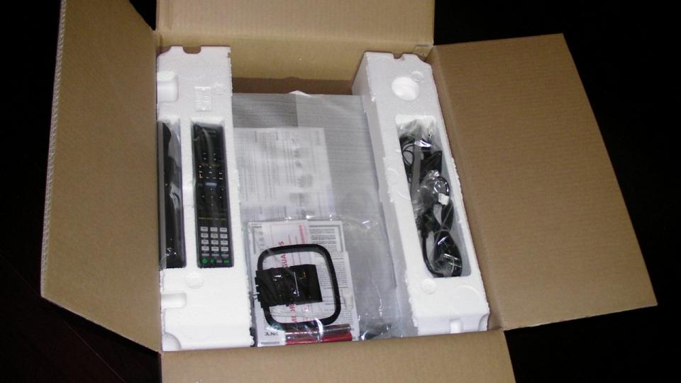 仔細看,居然有兩支遙控器