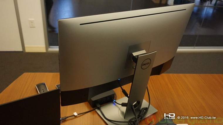 Dell-30-inch-UltraSharp-UP3017Q_02.jpg